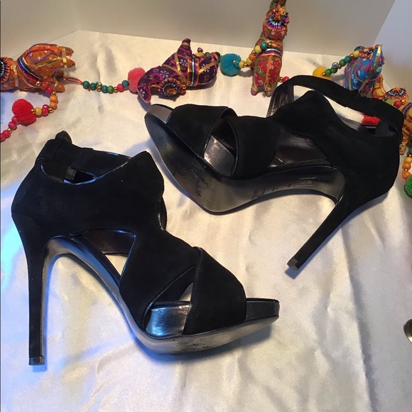 🛍Guess By Marciano🛍 - Picture 3 of 5